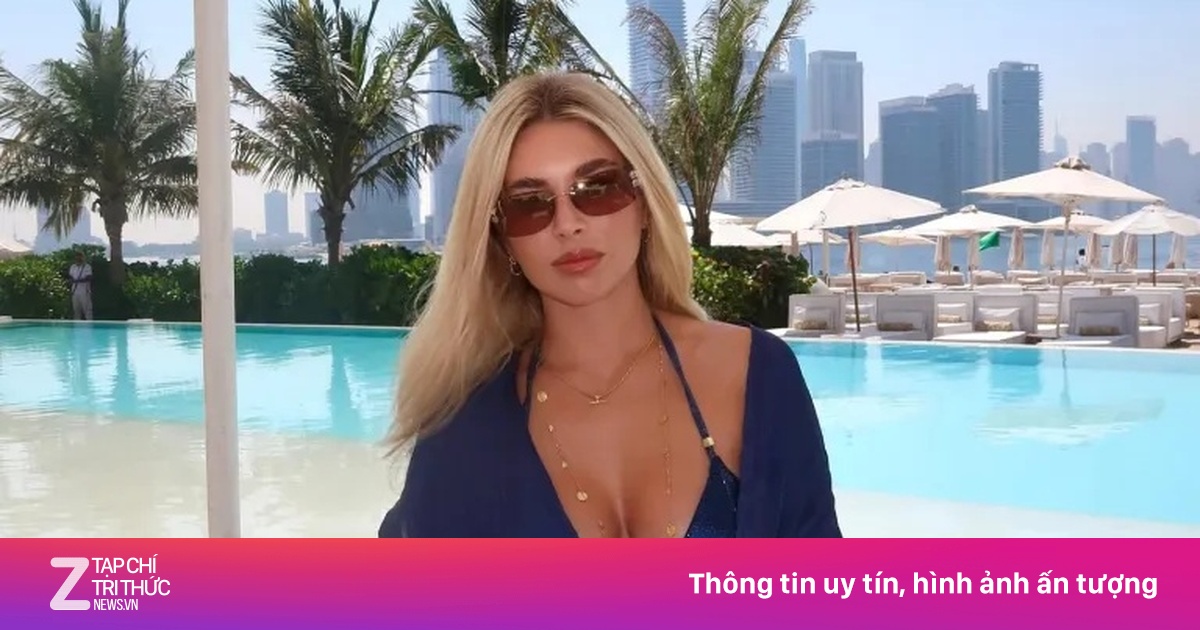 Bạn gái McTominay gợi cảm