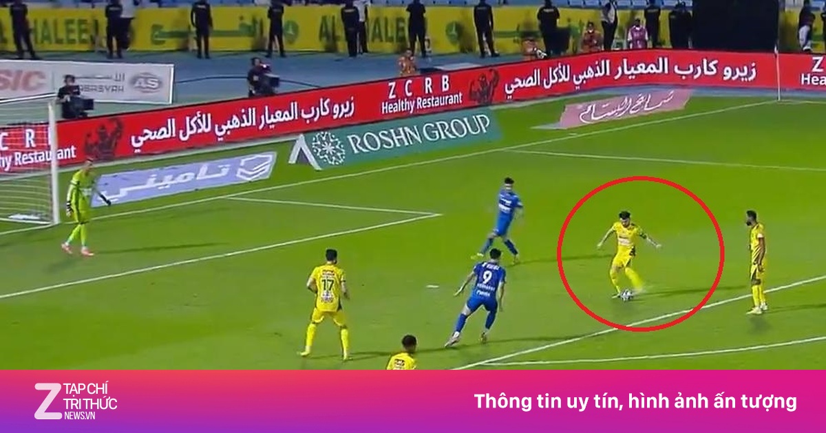 Khoảnh khắc triệu view khiến CĐV phẫn nộ thay Ronaldo