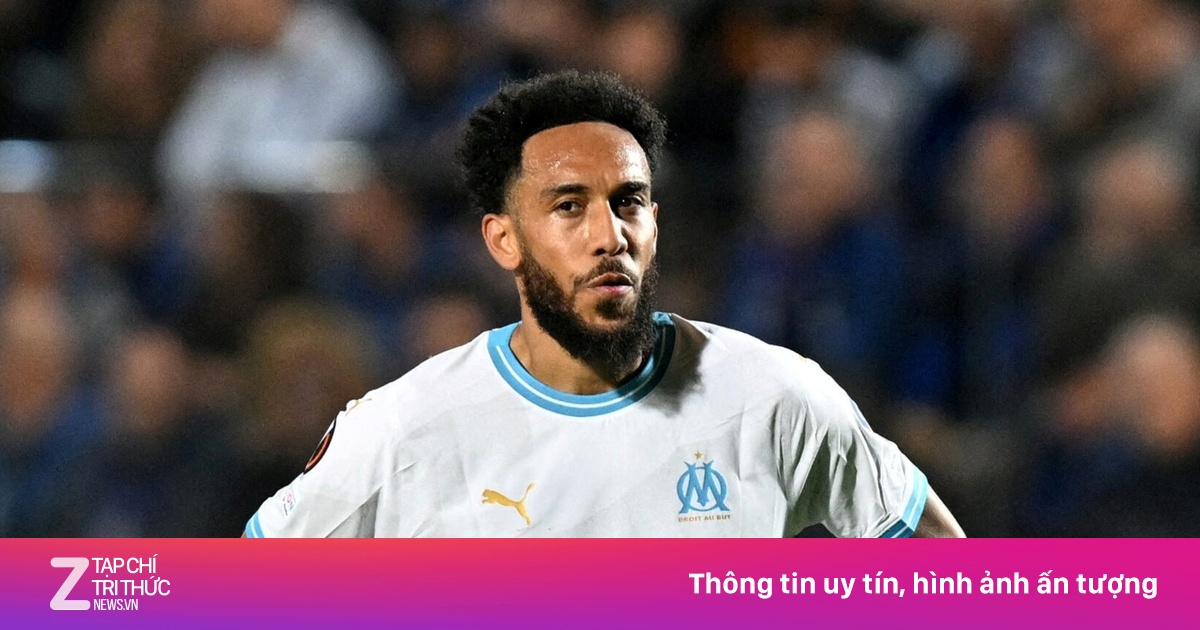 Aubameyang dùng bình chữa cháy xịt vào quan chức Marseille, bị loại khỏi đội hình