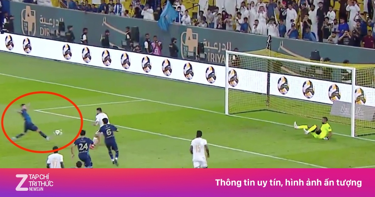 Pha bóng nghiệt ngã ở Saudi Arabia