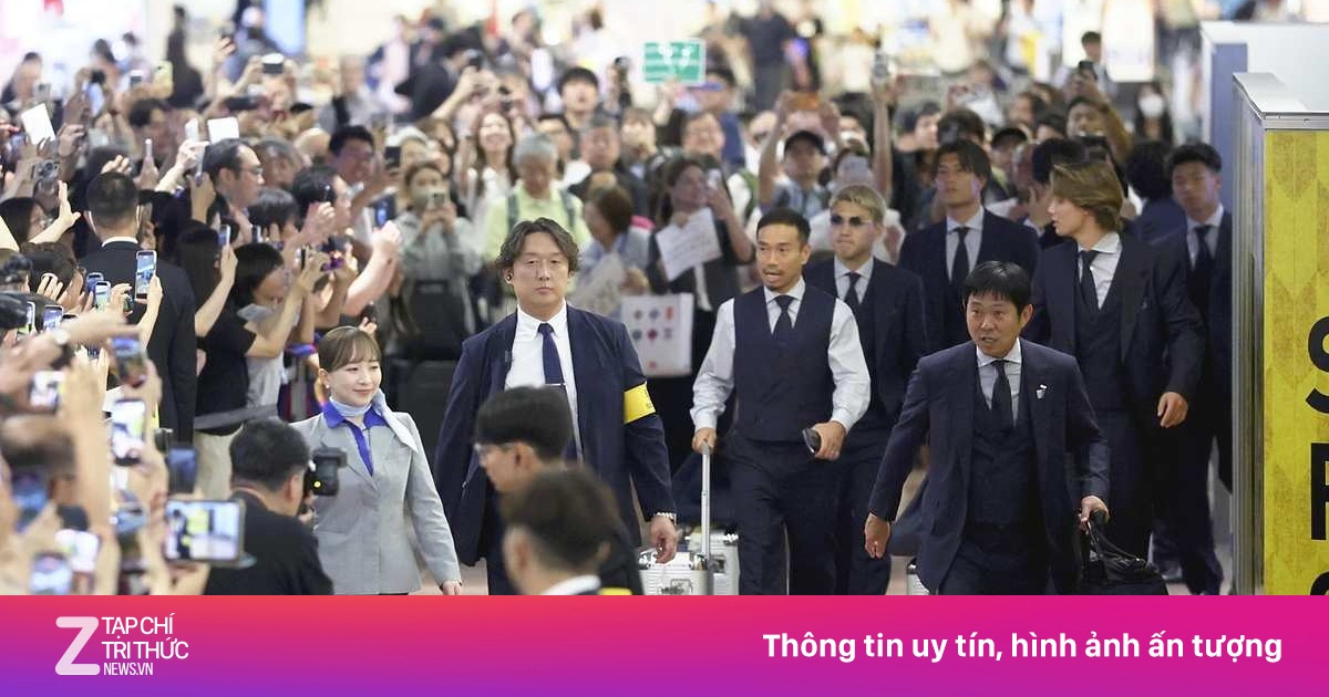 Biển người chào đón tuyển Nhật Bản trở về nước