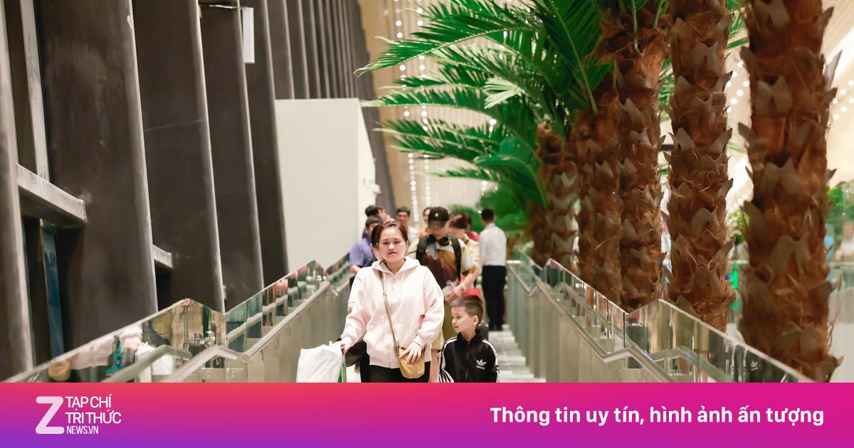 Những hành khách đầu tiên của nhà ga T3 Tân Sơn Nhất