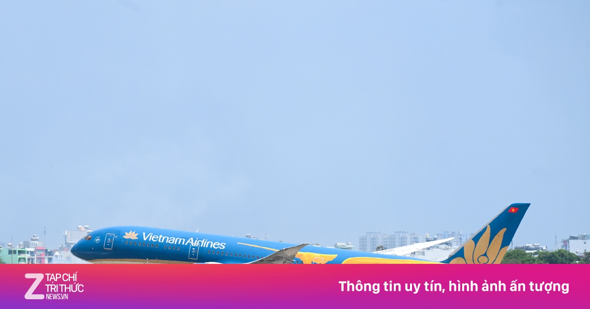 Chuyến bay chính thức đầu tiên cất cánh từ nhà ga T3 Tân Sơn Nhất