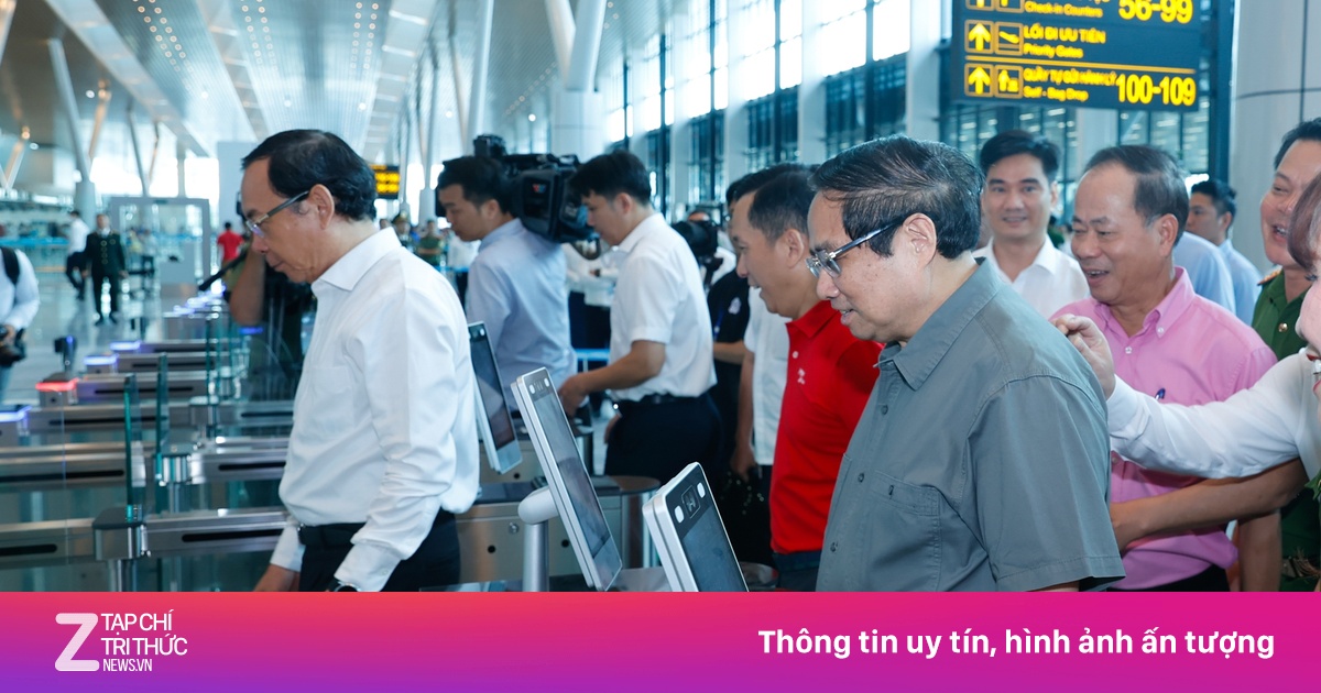 Thủ tướng: Tiến tới làm thủ tục bay không cần giấy tờ trên toàn quốc