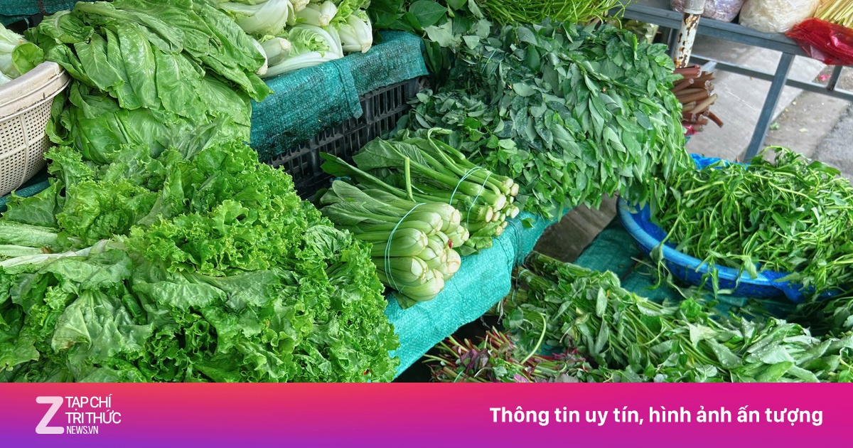 Rau củ tăng giá do mưa bão, TP.HCM xử lý sao?