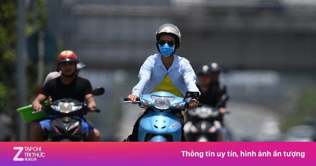 Hà Nội nắng 35 độ, ngoài đường nhựa nóng bỏng hơn