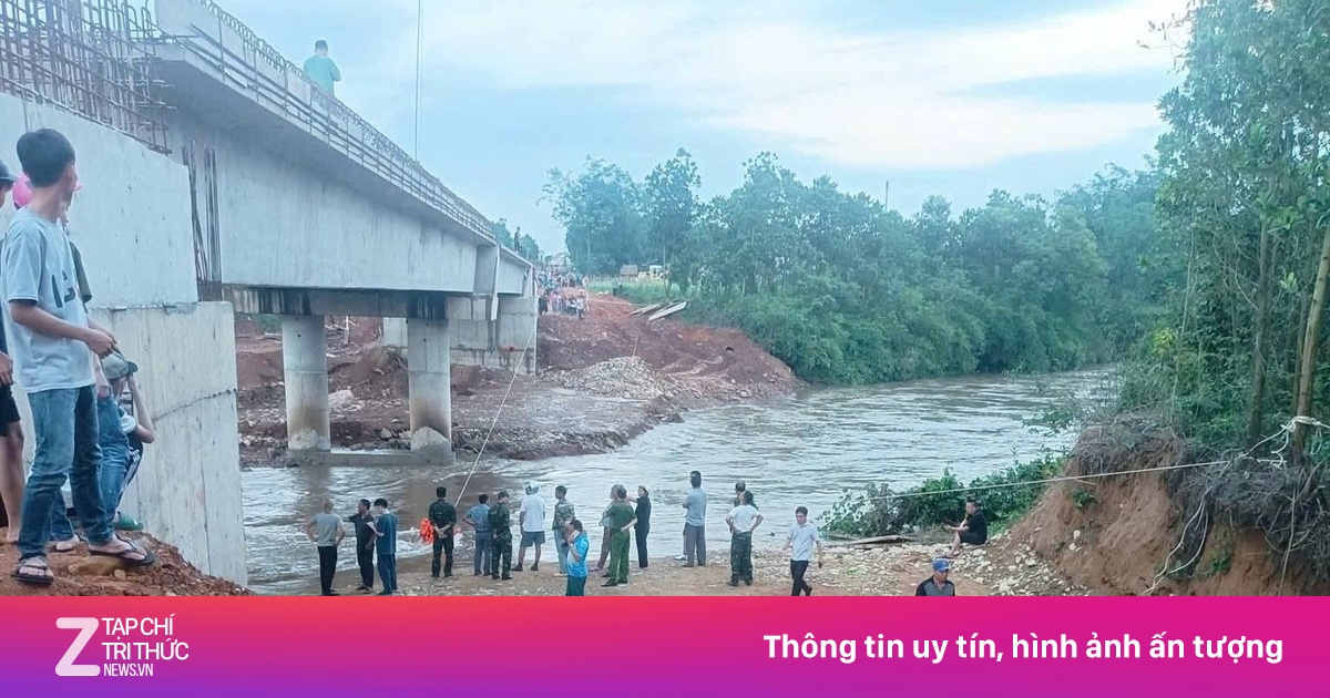 7 học sinh bị lũ cuốn, 1 em ngừng hô hấp, 3 em mất tích