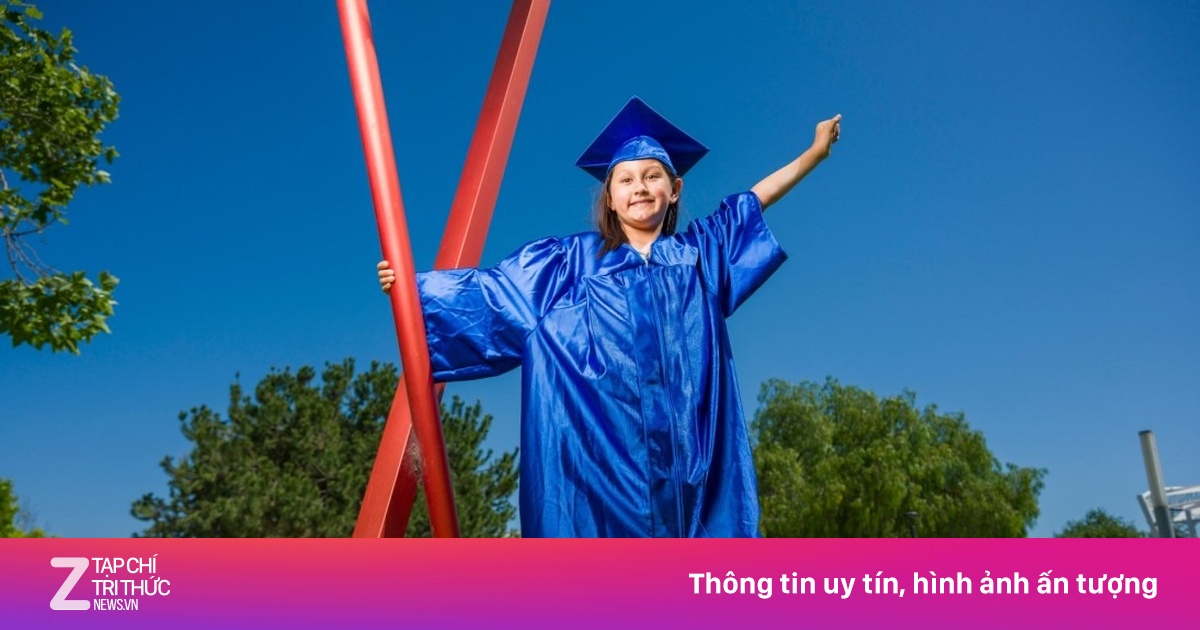 Bé gái 10 tuổi tốt nghiệp cao đẳng, phá kỷ lục của anh chị ruột