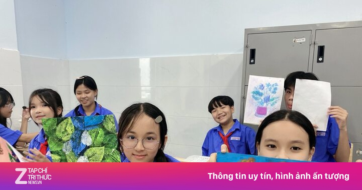 Trường từ chối nhận hoa 20/11, mong đổi thành sách vở cho học sinh