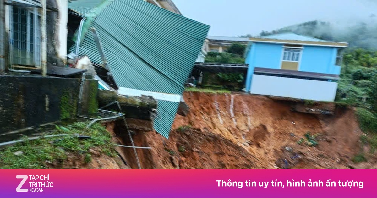 Di dời khẩn cấp giáo viên và học sinh 1 xã ở Quảng Ngãi phòng sạt lở