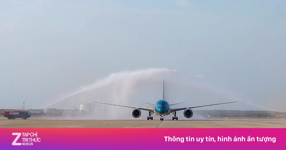 Vì sao Boeing 787 Dreamliner được chào đón bằng vòi rồng ở Long Thành