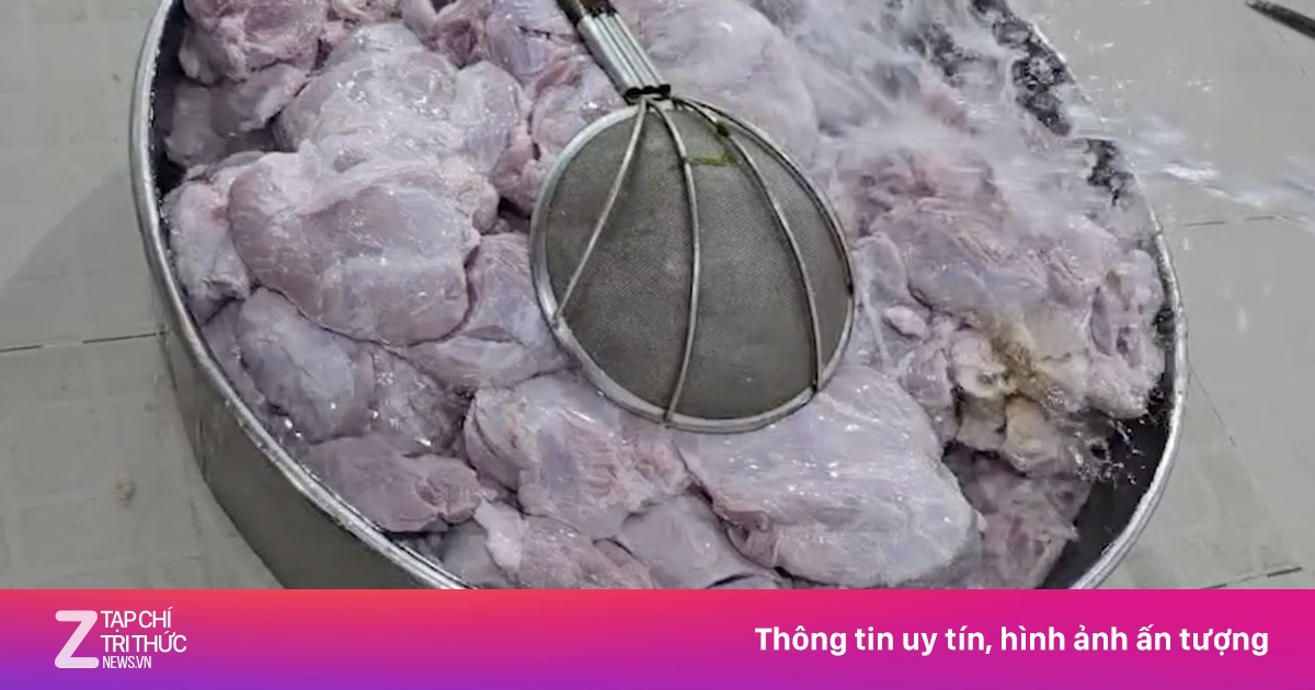 Hàng nghìn học sinh dừng ăn bán trú do nghi thực phẩm bẩn ở TP.HCM