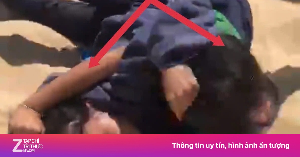 Nữ sinh đánh nhau, công an xã 'phạt' chải tóc để làm hoà