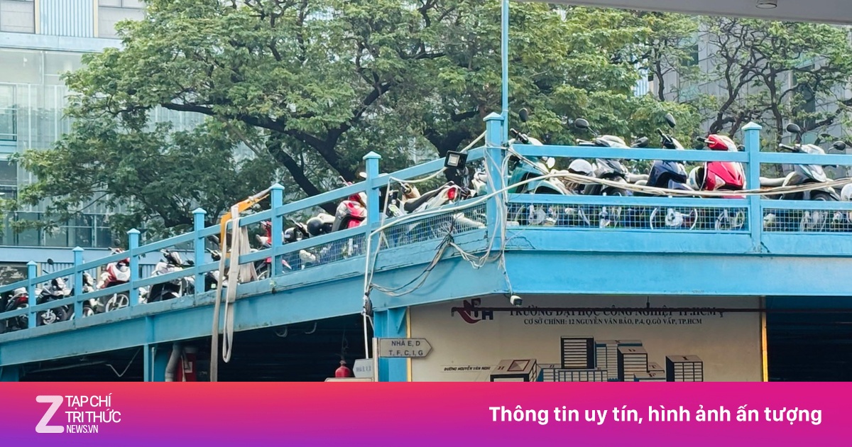 Sinh viên ở TP.HCM nháo nhác vì bãi xe đóng cửa, về học online