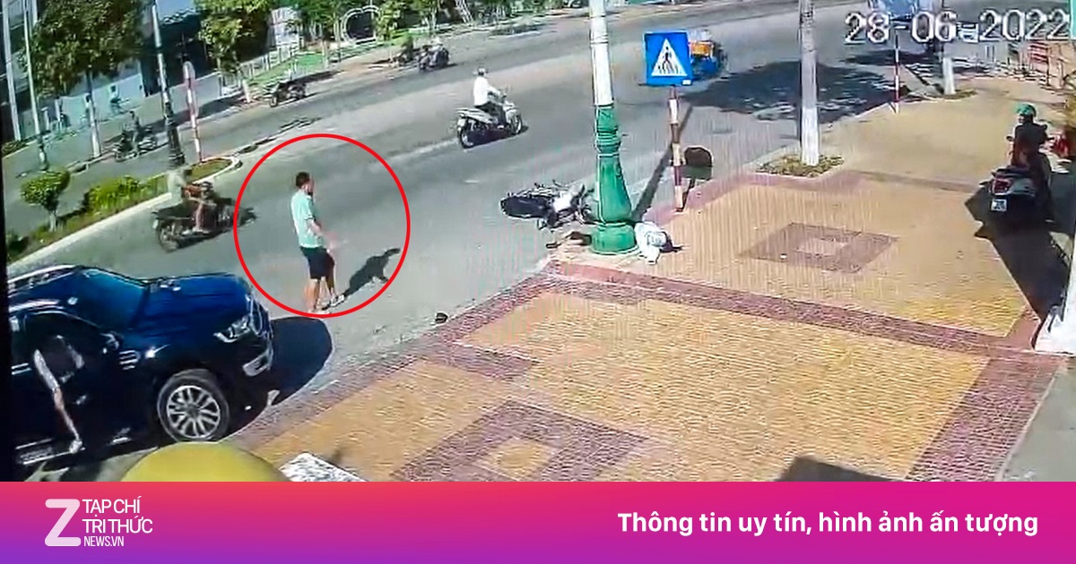Va chạm với ôtô của cán bộ quân đội, nữ sinh tử vong | Znews.vn 