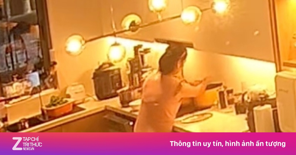 Người giúp việc dùng giẻ lau nước bẩn vắt vào đồ uống của chủ nhà
