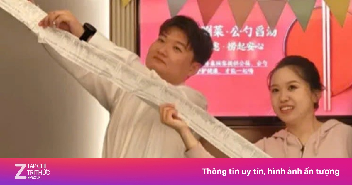 Cặp đôi Trung Quốc 'quay xe' làm đám cưới ở Haidilao, hóa đơn dài 2 m