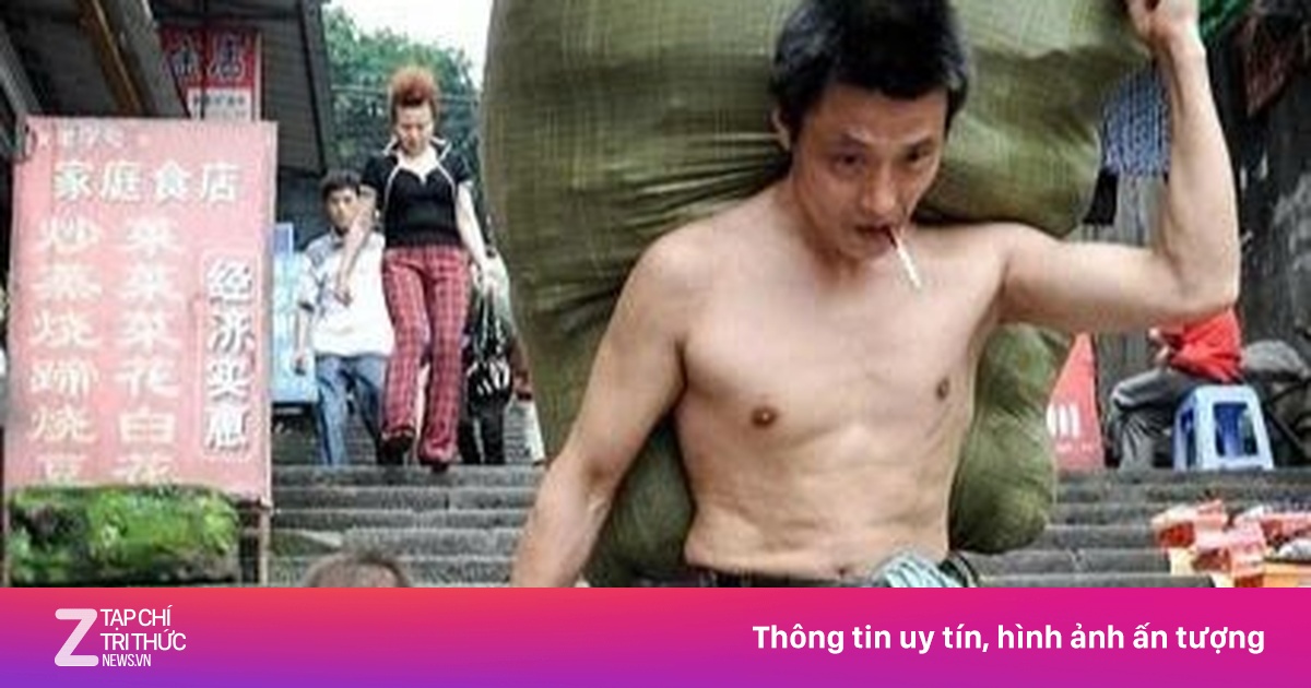 Cha con người bốc vác sau 15 năm viral khắp cõi mạng Trung Quốc