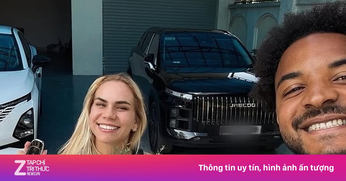 Vợ chồng Xuân Son khoe ôtô mới khi trở về Việt Nam