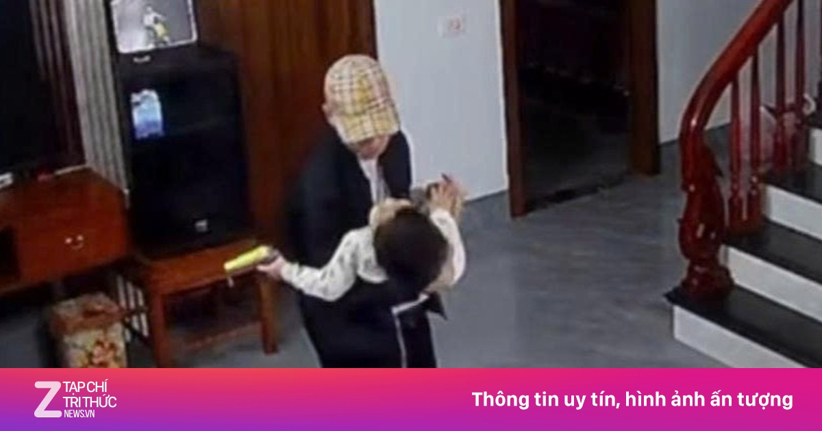 Chồng cũ 3 năm bất ngờ đến nhà đón con về ăn Tết nhà nội