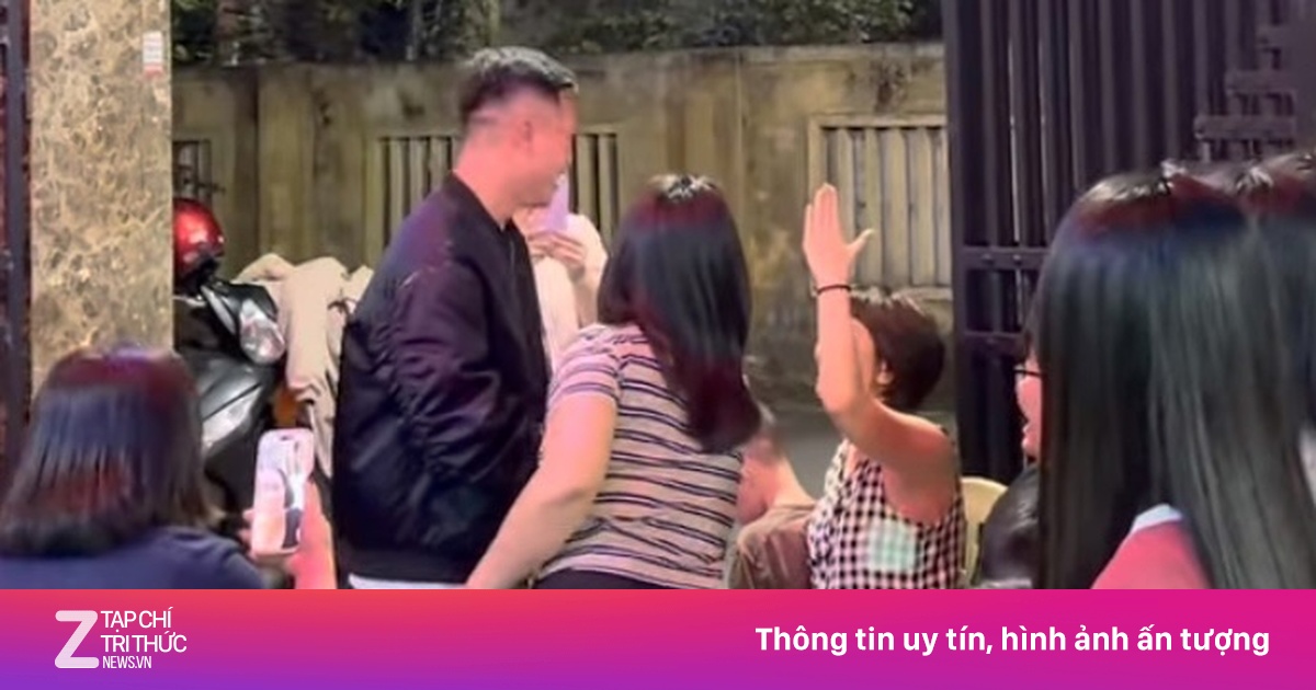 Chàng trai lúng túng khi ra mắt đại gia đình bạn gái trong ngày Tết