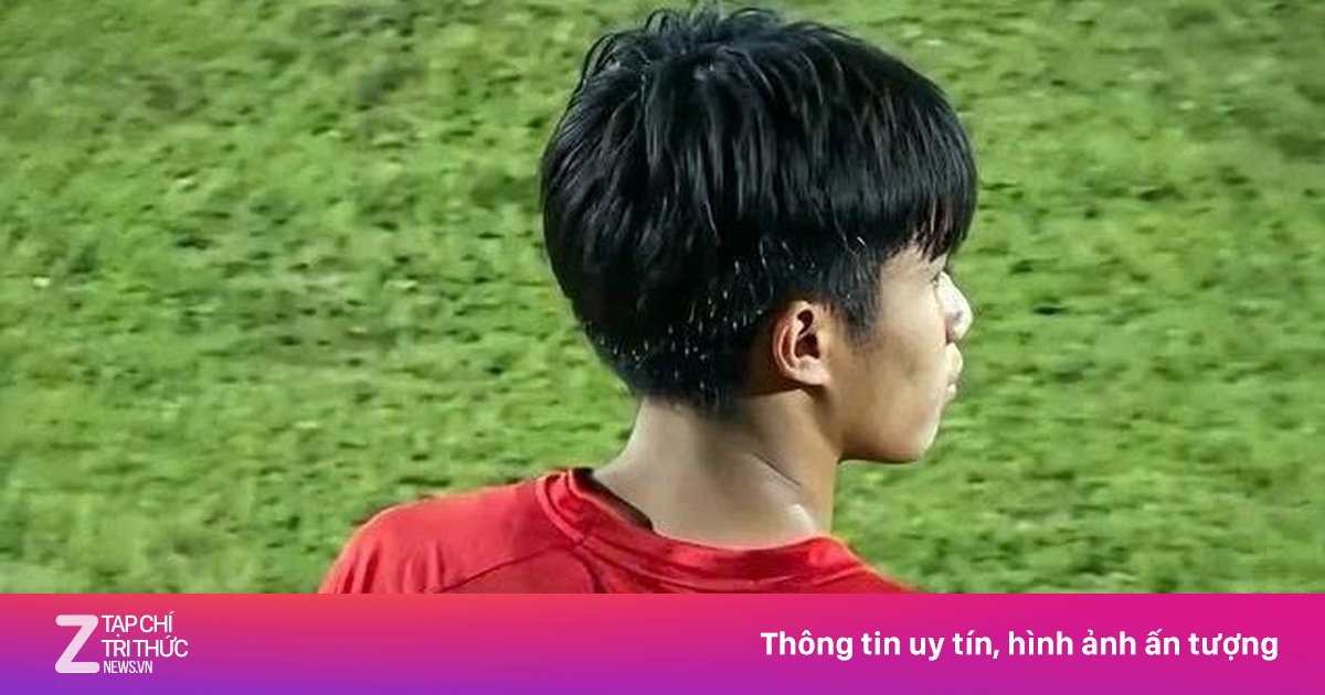 U17 Việt Nam gây sốt với dàn cầu thủ tên độc lạ: Nguyễn Hiệp Đại Việt Nam, Tạ Đình Phong