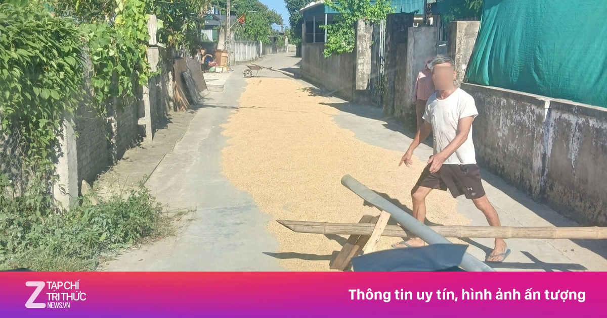 Người dân chặn đường phơi lúa, đập ôtô đi qua gây bức xúc