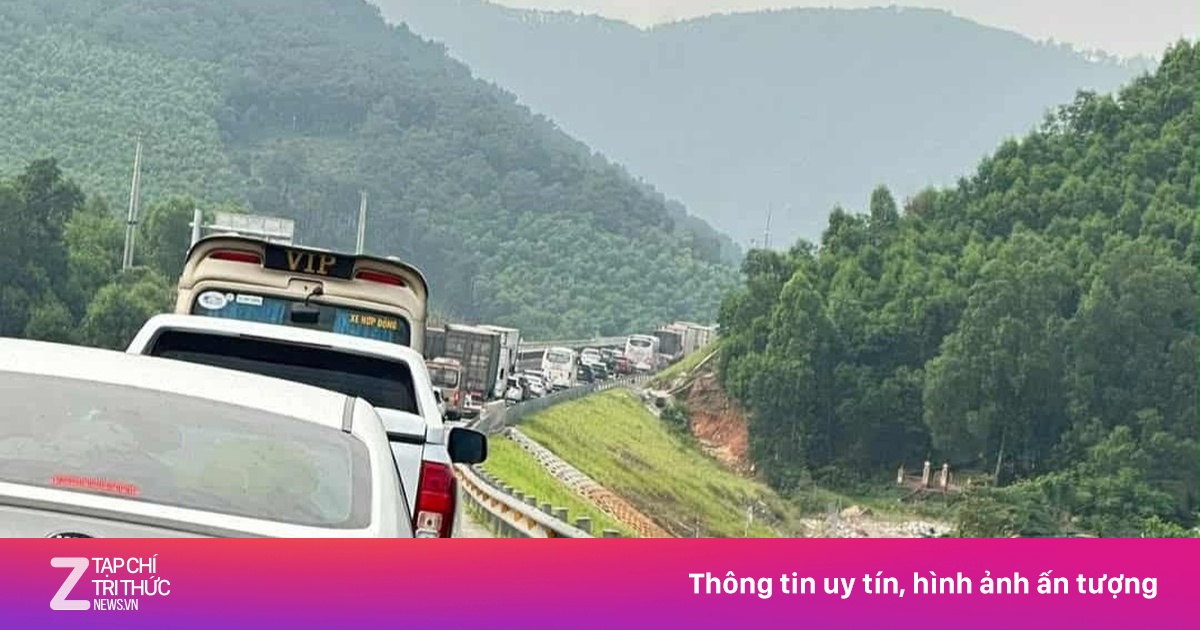 Ùn ứ kéo dài tại hầm Thần Vũ trên cao tốc Diễn Châu - Bãi Vọt