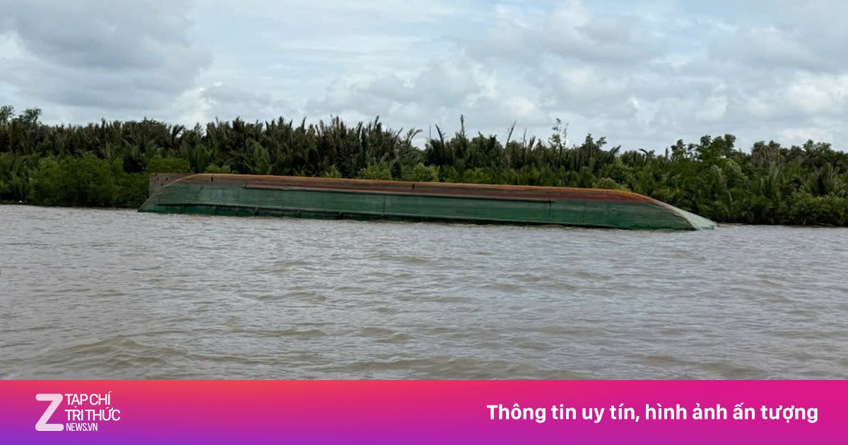 Sà lan chở 900 tấn đá lật, một thuyền viên mất tích