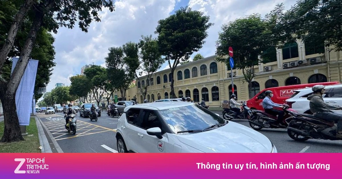 TP.HCM có thêm vạch mắt võng, kẻ chữ nhường đường cho xe rẽ phải