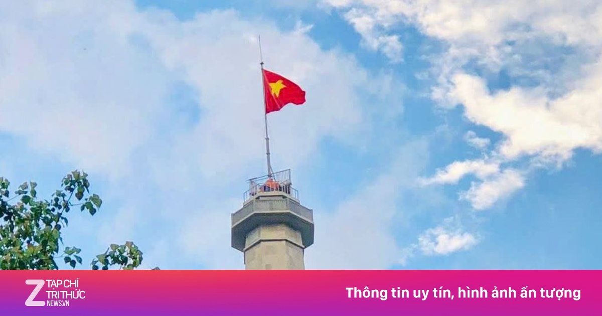 Trang trọng lễ thượng cờ 71 năm Chiến thắng Điện Biên Phủ
