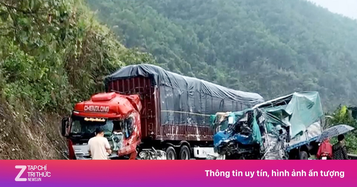 Tài xế tử vong, xe tải biến dạng sau tai nạn với xe đầu kéo