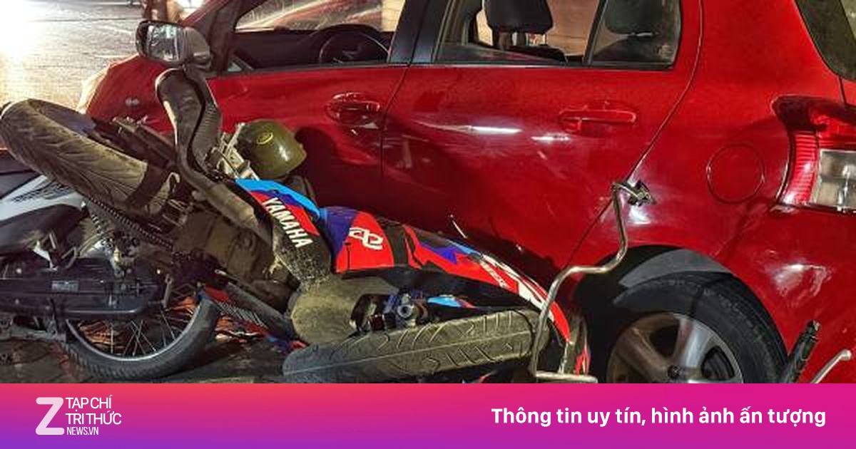 Hiện trường ngổn ngang vụ ôtô tông liên hoàn 6 xe máy ở Hà Nội
