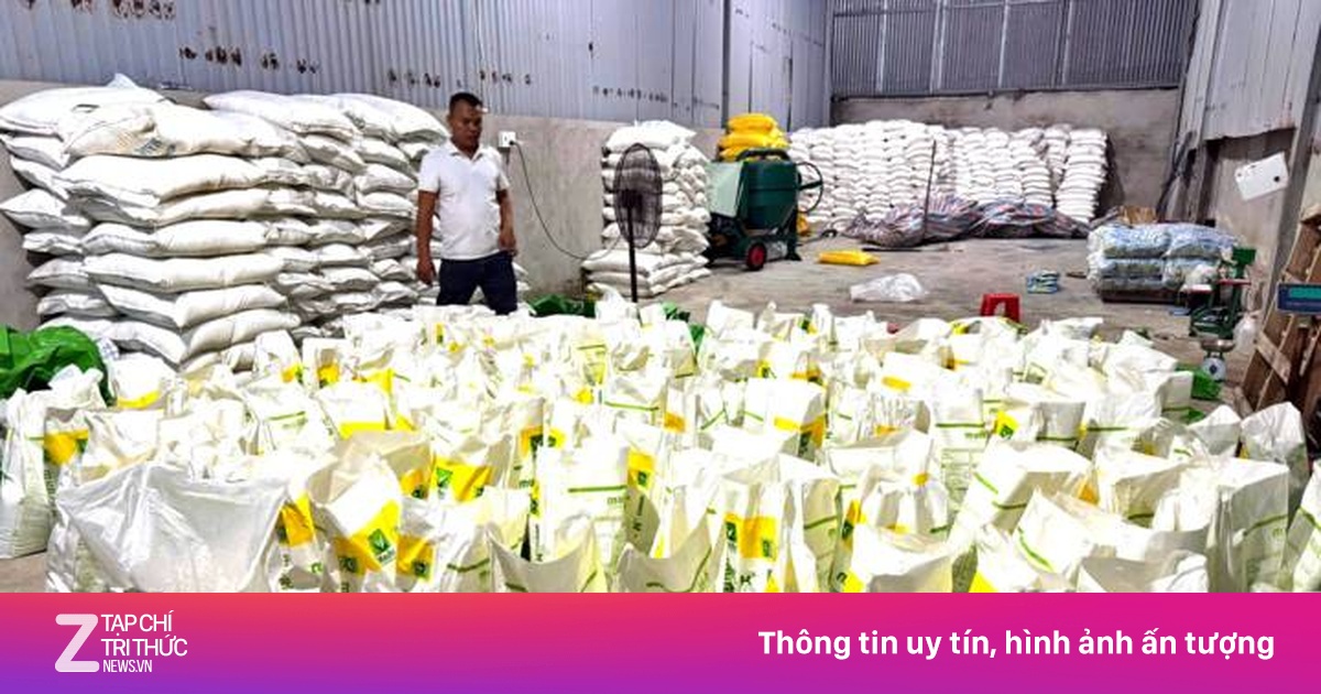 Đột kích xưởng phân bón lậu ở Đồng Nai