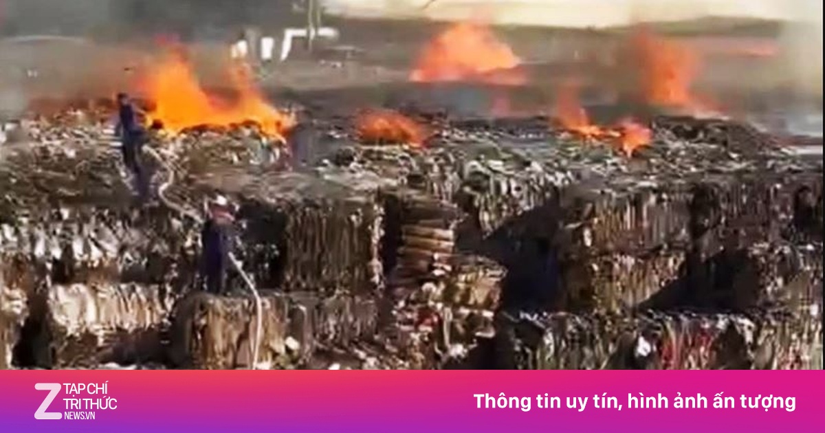 Cháy dữ dội tại công ty giấy ở Ninh Bình