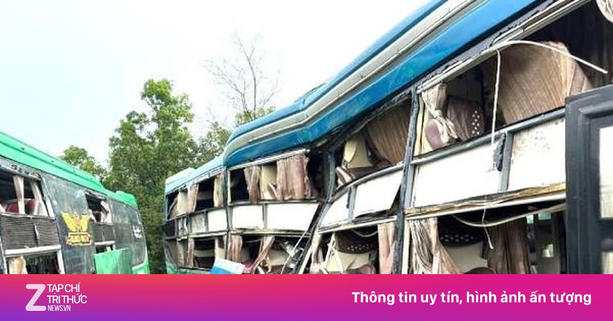 2 xe khách giường nằm tông trực diện, nhiều người trọng thương