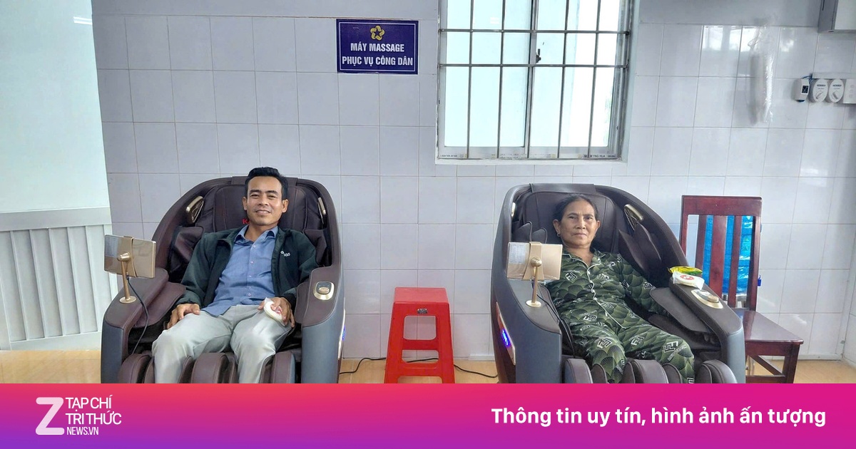 Xã trang bị ghế massage miễn phí phục vụ người dân chờ làm thủ tục