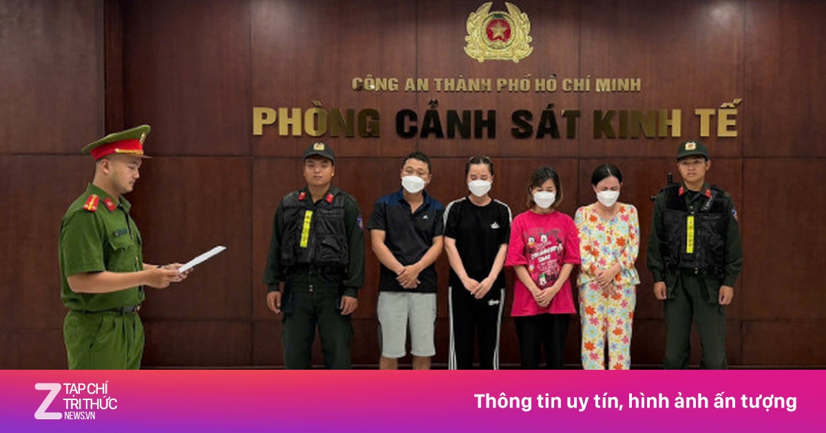 Triệt phá đường dây buôn bán 10.000 chai nước hoa Chanel, Versace giả