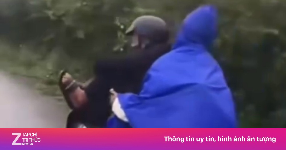 Công an triệu tập nhóm thanh thiếu niên đi xe máy bằng chân