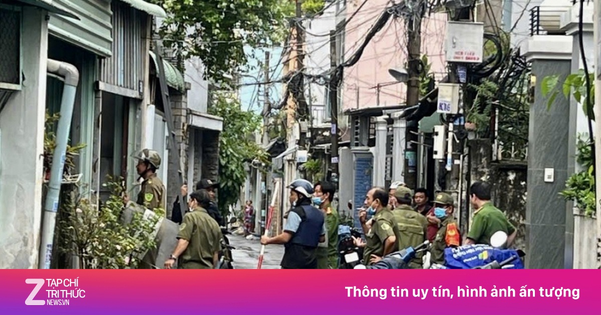 Khống chế đối tượng chém hàng xóm rồi cố thủ hơn 12 giờ trong nhà