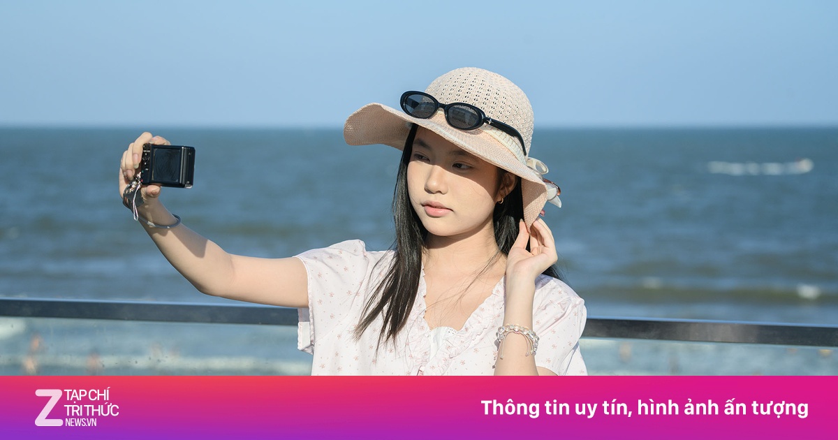 Kẹt xe 3 tiếng mới tới Vũng Tàu ngày lễ, bãi biển đông nghẹt