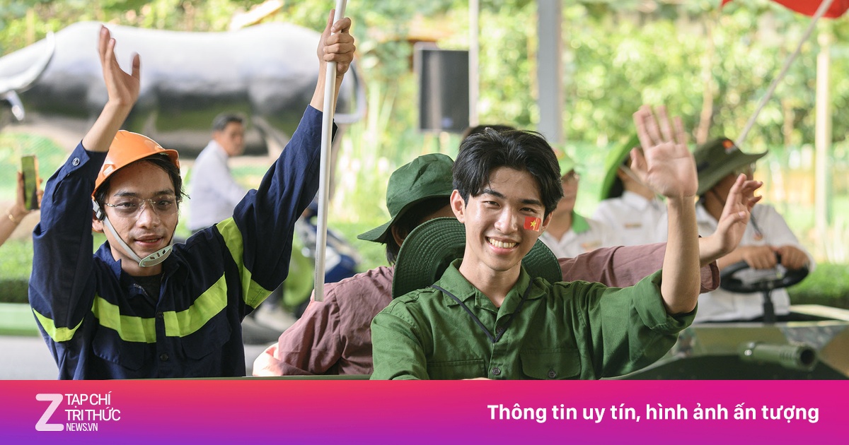 Chờ lái xe tăng mini dịp 30/4 ở TP.HCM