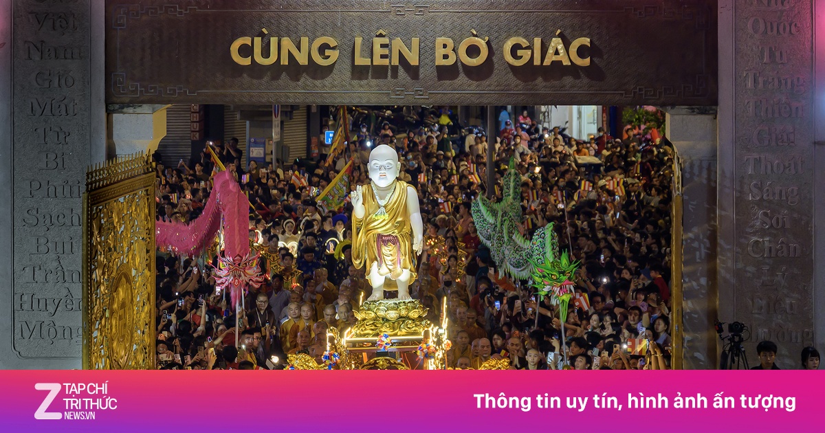 Cận cảnh tượng Phật quý hiếm lần đầu xuất hiện ở TP.HCM