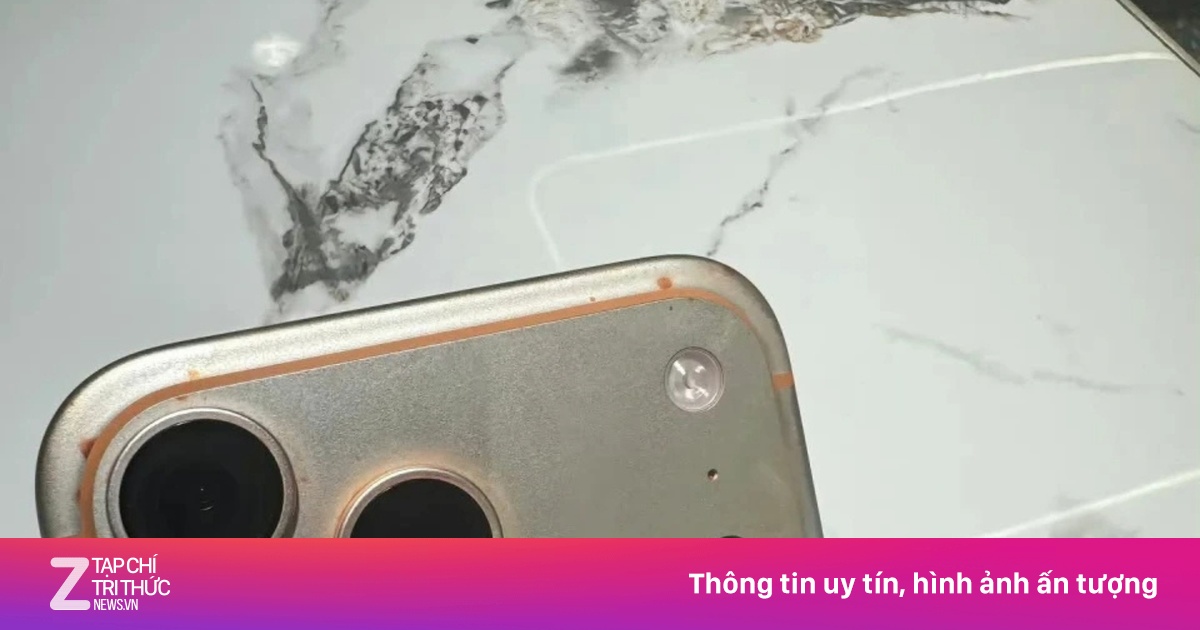 iPhone 17 Pro Max 'bay màu' sau khi lau bằng khăn ướt