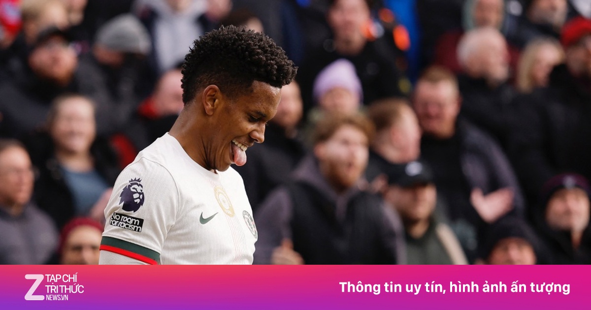 Estevao đi vào lịch sử ở tuổi 18