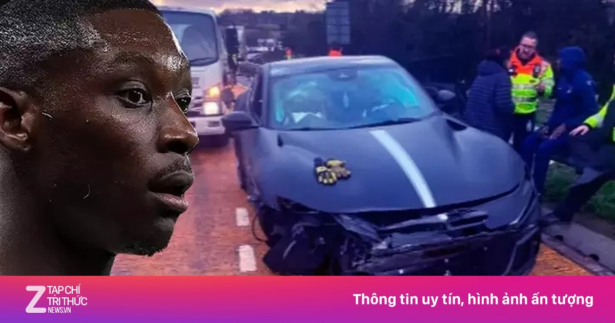 Tiền đạo Tottenham gặp sự cố nổ lốp xe