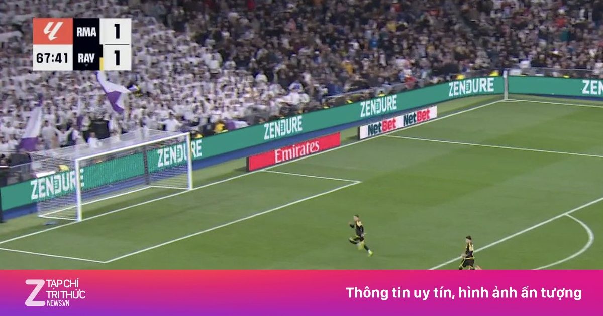 Pha bỏ lỡ gây bão của Mbappe