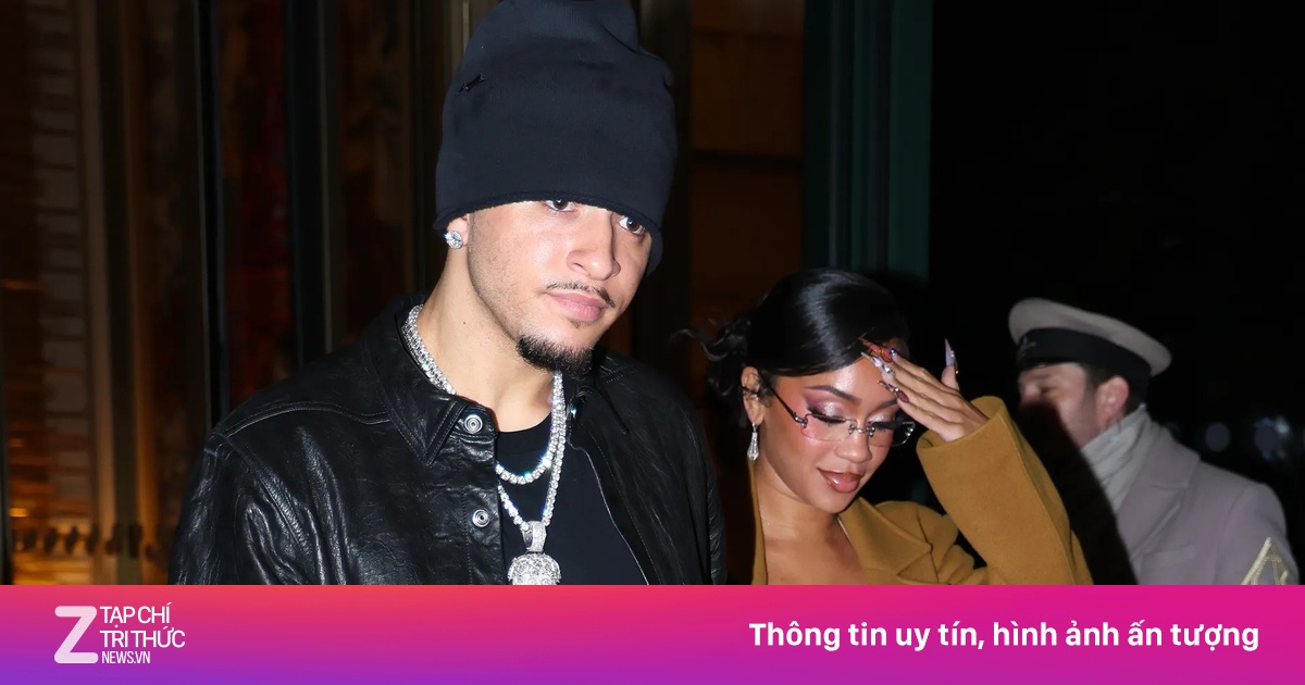 Sancho công khai bạn gái