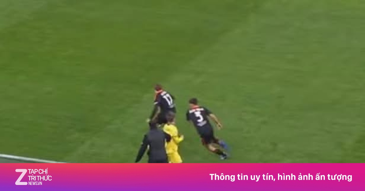Căng Thẳng Bùng Nổ Ở San Siro: Fabregas Xin Lỗi Sau Pha Kéo Áo Gây Tranh Cãi