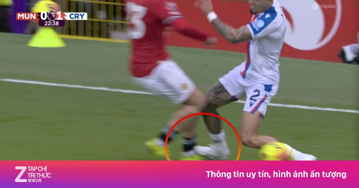 Cú giẫm chân tiễn Shaw rời sân ngay lập tức